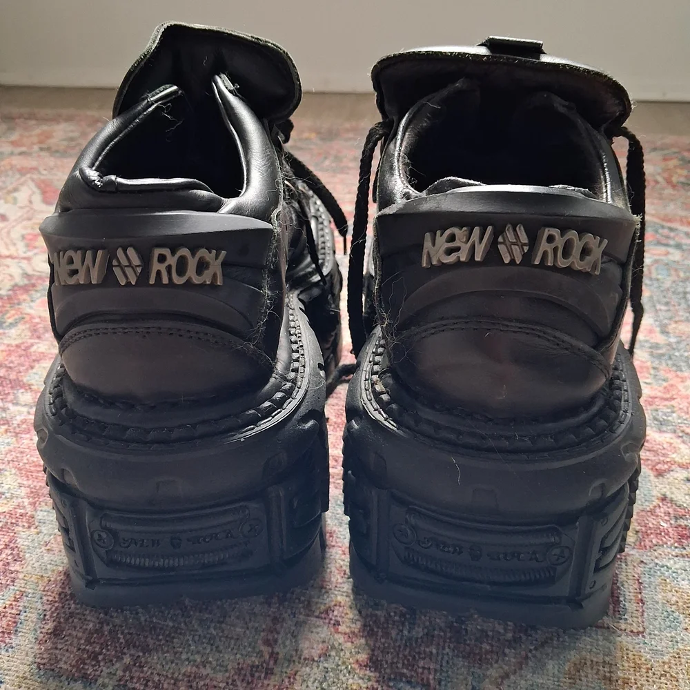 [SOLD] Black New Rock - Chunky Gothic Style - Picture 3 of 8